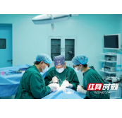 女子被眼肿瘤折磨多年求医无果 爱尔眼科专家一举成功摘除