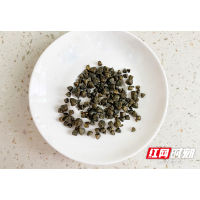 女子偶然腹痛查出胆囊结石 拖延两年竟养出百余颗“巧克力豆”