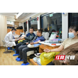 张家界：夜幕降临 他们毅然撸起袖子捐献热血