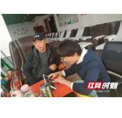 张家界武陵源区军地坪街道:开展“戒烟宣传进村入户”活动