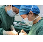 9岁女娃右眼因火星灼伤被摘除 乐观懂事让无数人泪目