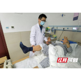 一觉醒来“瘫”上事 快速取栓“抢”回一命