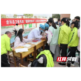 张家界:慈利县卫健系统“健康助残369”走进特殊教育学校