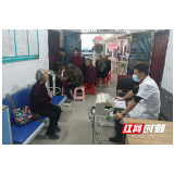 风里雨里 岳阳县健康体检车开到村里家里