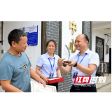 张家界市中心血站上门颁奖 为爱奔赴