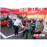 岳阳市卫生计生综合监督执法局：开展食品安全宣传活动