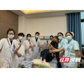 岳阳市中医医院：新冠感染九旬翁 出院赋诗表真情