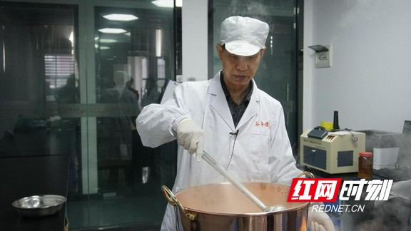 谷医堂制膏大师蒋孟良：秉承中医药传承与创新 匠心熬好膏