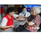 长沙三伏酷暑天 谷医堂为社区近百岁老人免费义诊