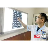 女子患泥沙型结石却不当回事 背部胀痛检查才知结石大如橄榄
