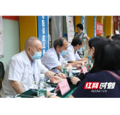 省市级名老中医“组团”进社区 这场义诊受欢迎