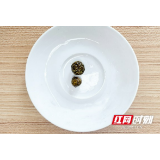 女子腹胀腹痛一直当成胃病治 症状加剧就医才知真凶是结石