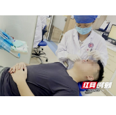 每天2瓶碳酸饮料 男子牙齿被“腐蚀”了