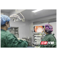 25岁女孩首次体检惊现巨大卵巢囊肿 腹腔镜手术成功剥离