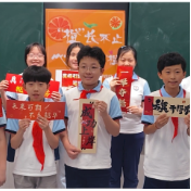 长沙小学生祝福高考的学长:六年前你接我入学,今天我祝你高考必胜