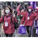 观潮快评丨白衣倾尽光与暖，风雨英雄归