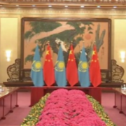 习近平会见托卡耶夫：中方永远是哈方的可靠朋友和坚定伙伴