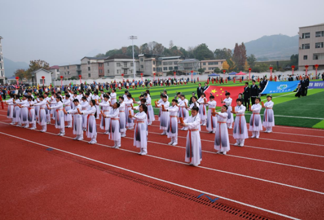 慈利县银澧学校(高级中学)：青春在田径场上绽放