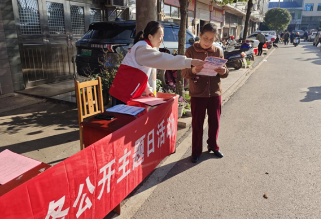 浏阳官桥镇政务公开主题日：居民医保合民心 互助共济顺民意