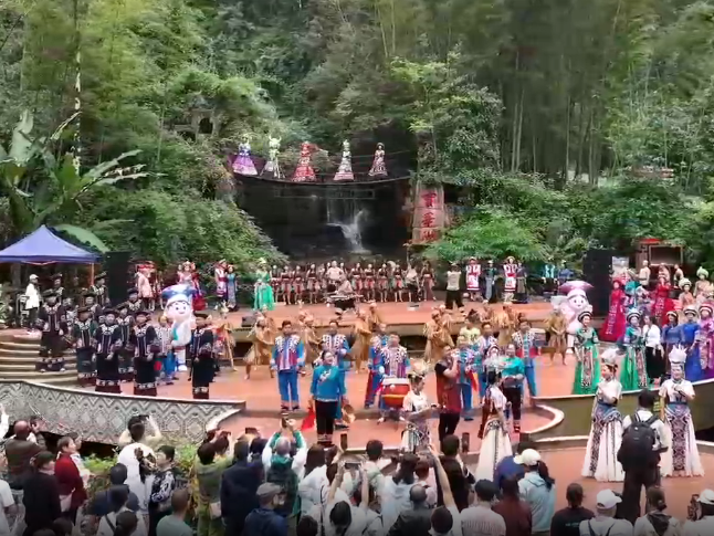 央媒看湖南丨张家界：国庆中秋假期旅游消费热潮涌动