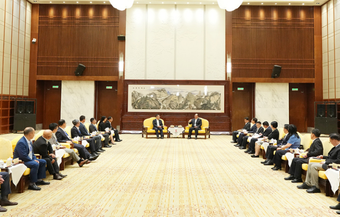 毛伟明会见中德汽车人协会代表团