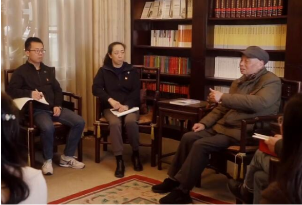 湖南文艺出版社有限责任公司：《忆往昔峥嵘岁月》