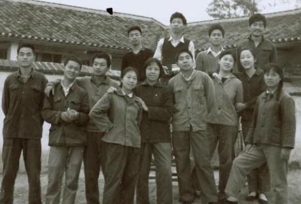 湖南美术出版社有限责任公司：《踏实做人 诚实守艺——记身边的老党员郑小娟》