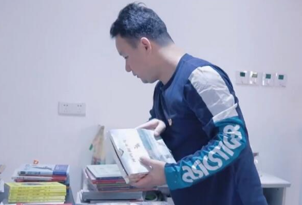 湖南少年儿童出版社有限责任公司：《敬业爱家的发行之星》
