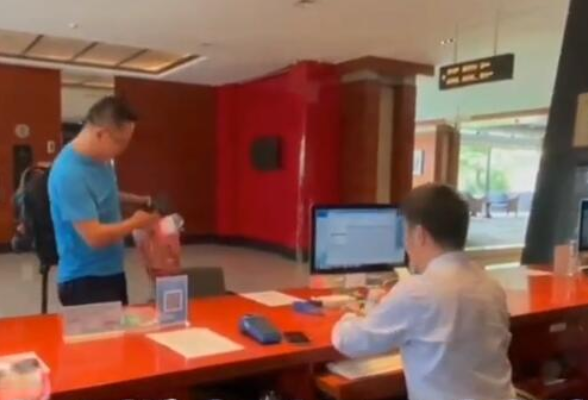 普瑞酒店有限责任公司：《我身边的共产党员——朱舟》