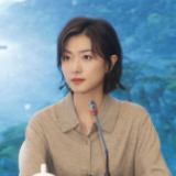 万茜谈参演《大地颂歌》：饰演扶贫楷模的女儿 让我更深刻理解了扶贫人的苦与乐