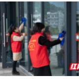 湘西州自然资源和规划局雷锋志愿服务队在行动