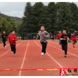 保靖县清水坪学校举行乡村学校留守孩子的运动会