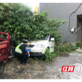 吉首交警“拍醒”沉睡在全市里的“僵尸车”