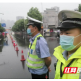 吉首交警风雨坚守 温暖“上学路”