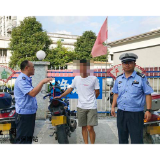 保靖男子被举报驾驶摩托车“炫技” 交警依法对其处罚