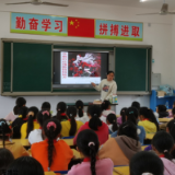 保靖县毛沟医院走进卧当小学开展生理知识讲座