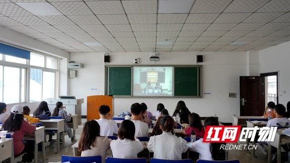 师生通过云平台收看开学典礼 (3).marked.jpg