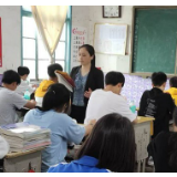 用爱点亮山区学子求学路——记永顺三中教师谭金莲