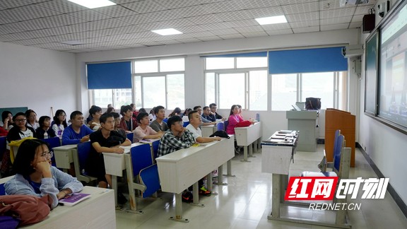 师生通过云平台收看开学典礼 (1).marked.jpg