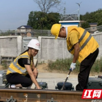 王国英：在高铁建设中践行“三牛”精神