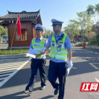 吉首交警圆满完成国庆假期景区交通安保工作