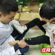 泸溪县残联为21名残疾儿童免费适配矫正鞋