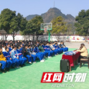 长沙雅礼雨花中学到龙山县石牌镇中学开展教育帮扶活动