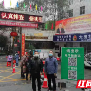 吉首:民警坚守“护学岗”筑牢校园防护墙