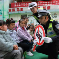 保靖：交通安全知识在幼儿园里“舞起来”