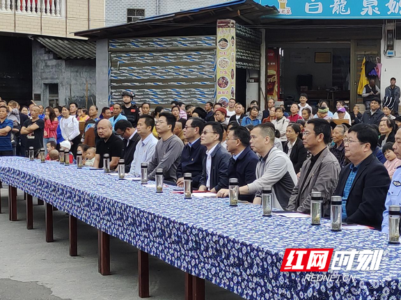 古丈县默戎镇开展"一起赶场学党史"群众党史学习教育 洪真健涂碧波