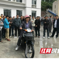 龙山公安“下乡送考”暖民心 为200多名群众在“家门口”考证