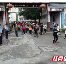 凤凰警方持续站好“护学岗”撑起校园“平安伞