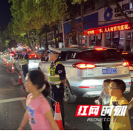 全警化身交警 凤凰公安强化“五一”假期道路交通秩序管控