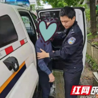 只因在人群中多看了你一眼 泸溪民警助走失老人归家